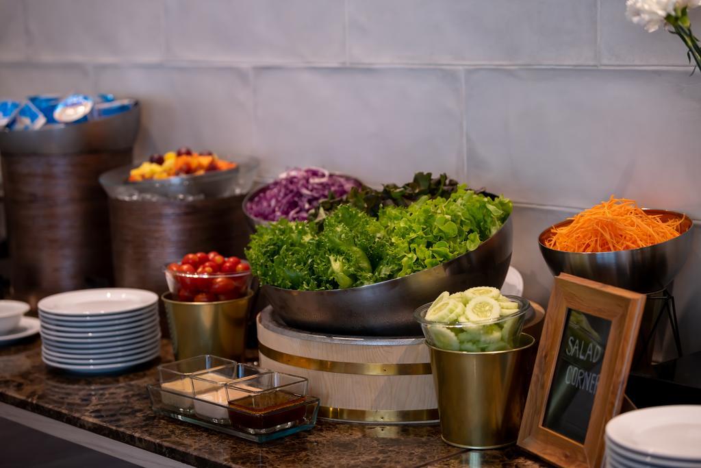 Jasmine 59 Hotel Bangkok Eksteriør billede A salad bar