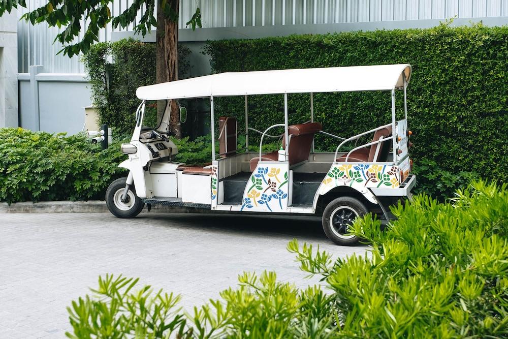 Jasmine 59 Hotel Bangkok Eksteriør billede A tuk-tuk in Bangkok